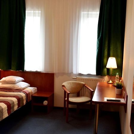 Hotel Zlote Deby Varsó Kültér fotó