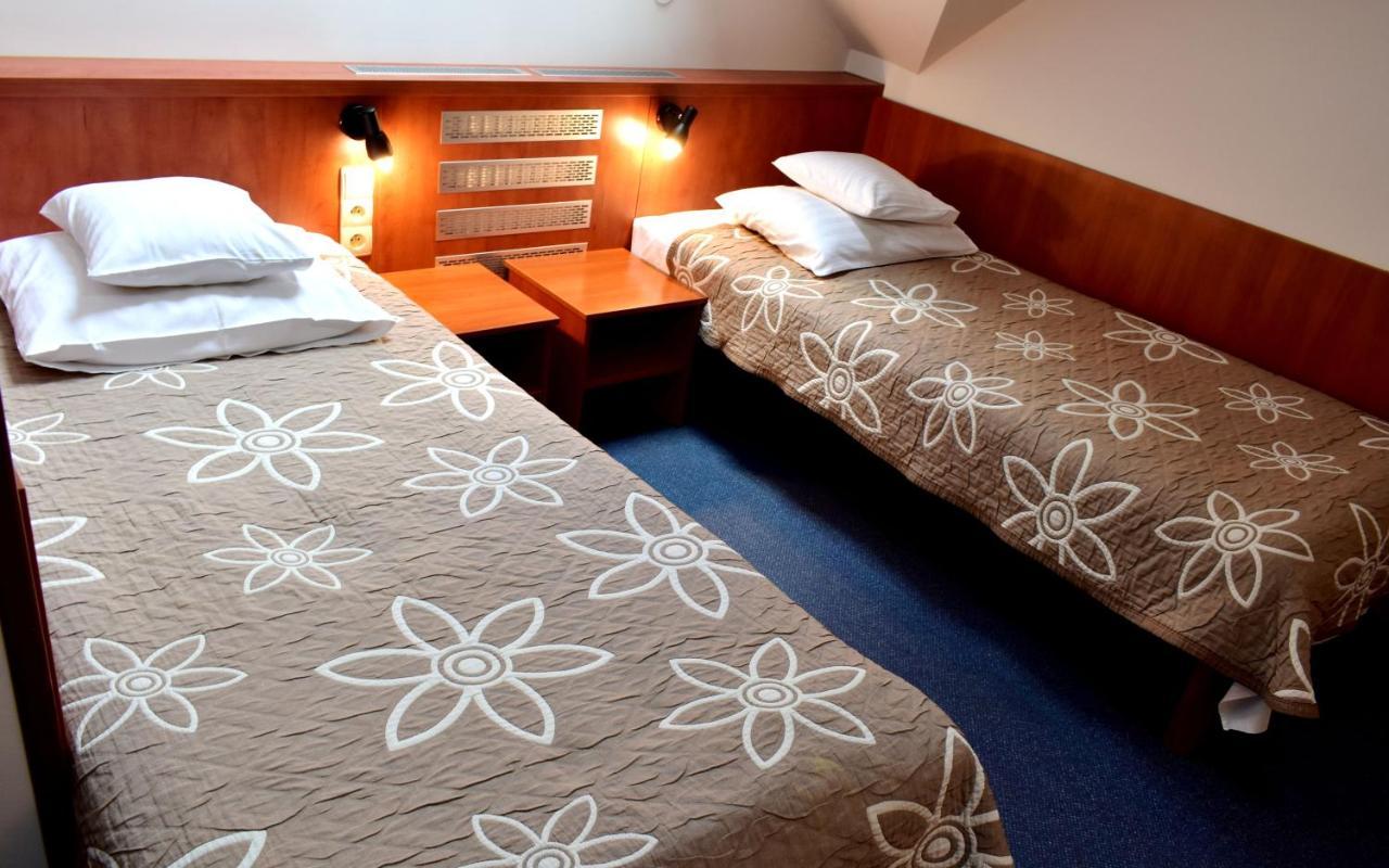Hotel Zlote Deby Varsó Kültér fotó