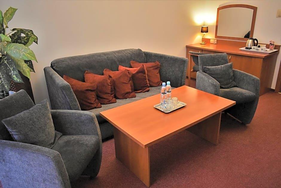 Hotel Zlote Deby Varsó Kültér fotó