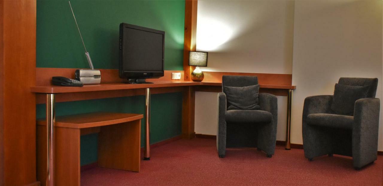 Hotel Zlote Deby Varsó Kültér fotó