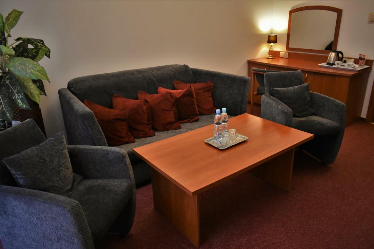 Hotel Zlote Deby Varsó Kültér fotó