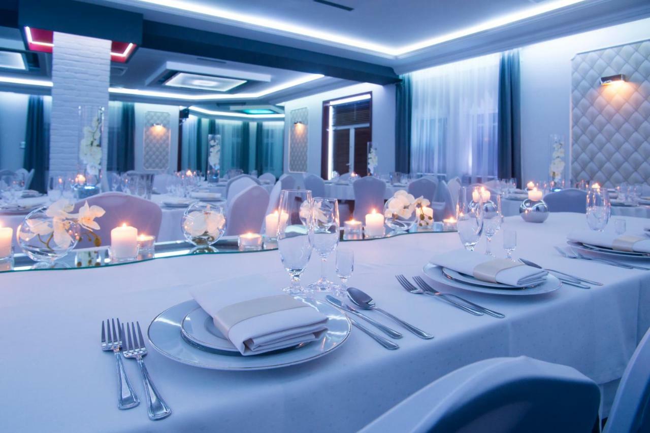 Hotel Zlote Deby Varsó Kültér fotó