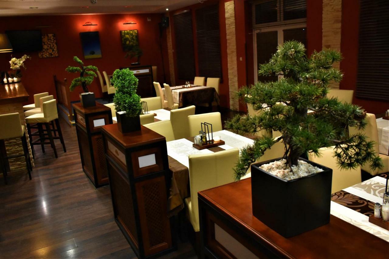 Hotel Zlote Deby Varsó Kültér fotó