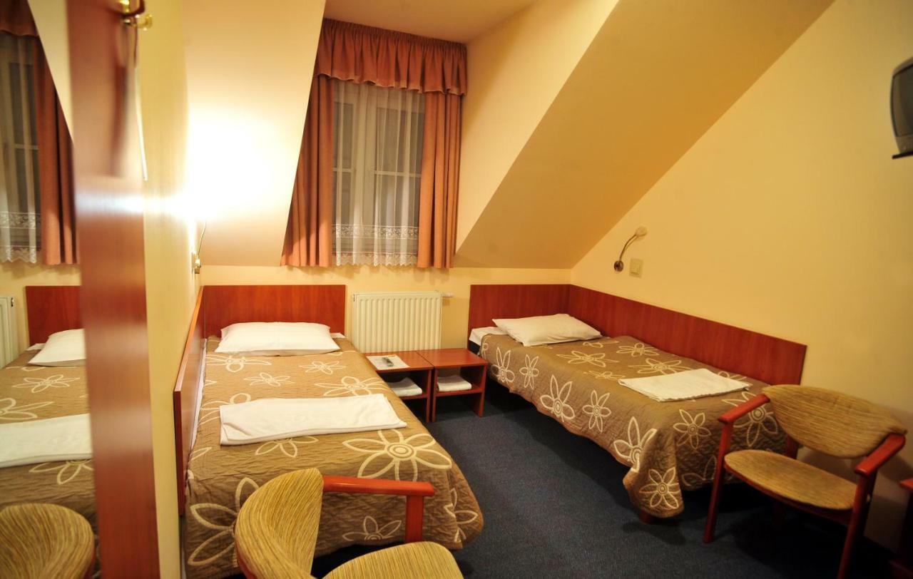 Hotel Zlote Deby Varsó Kültér fotó