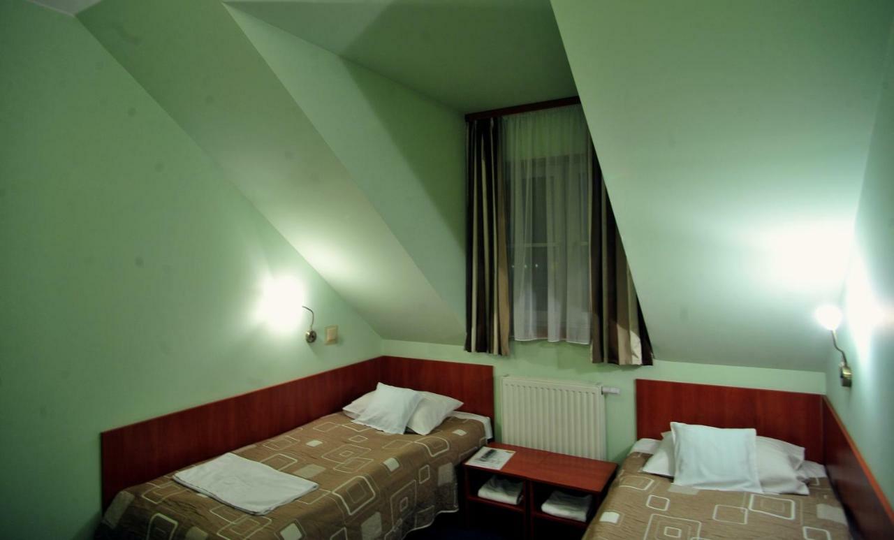 Hotel Zlote Deby Varsó Kültér fotó