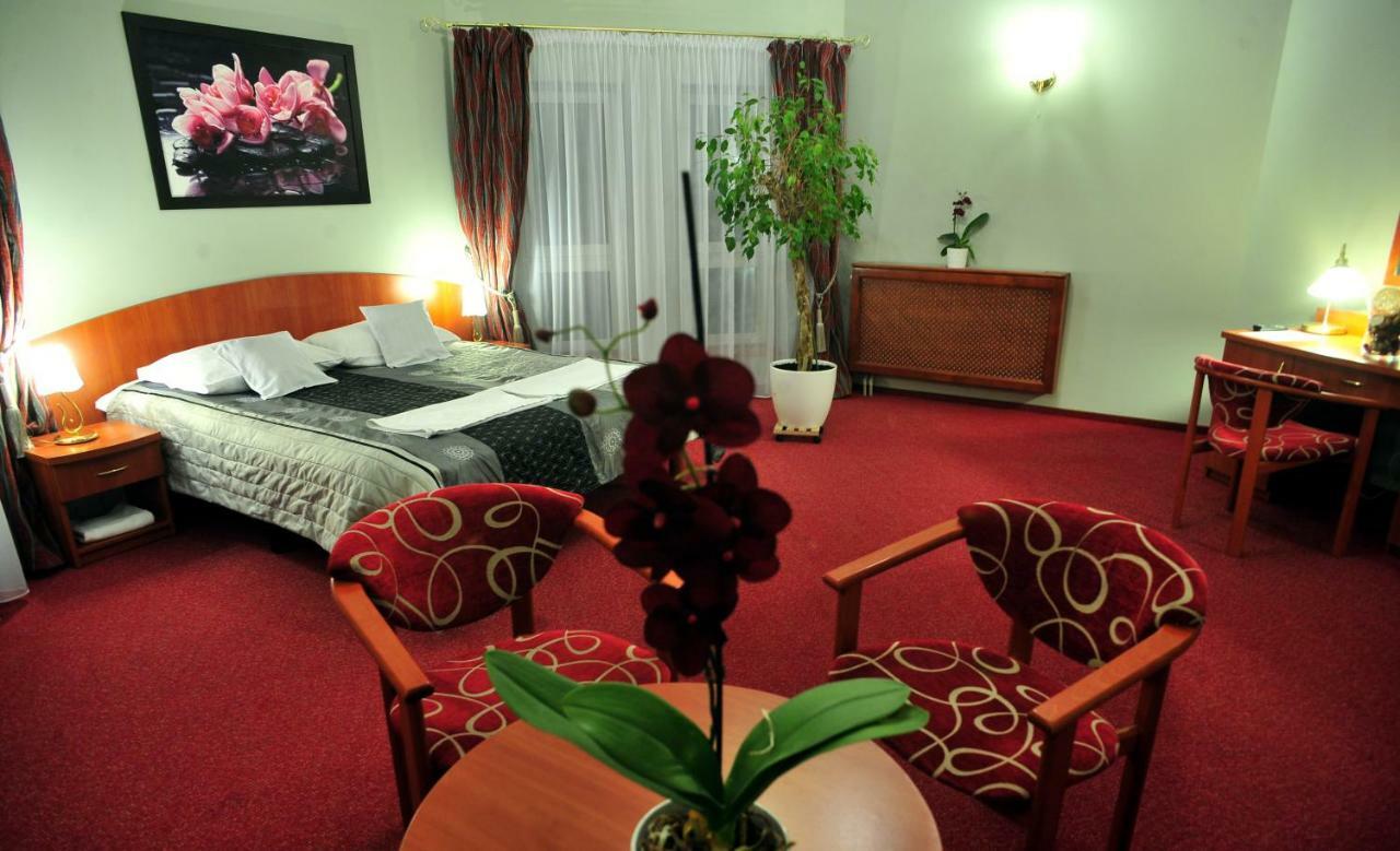Hotel Zlote Deby Varsó Kültér fotó