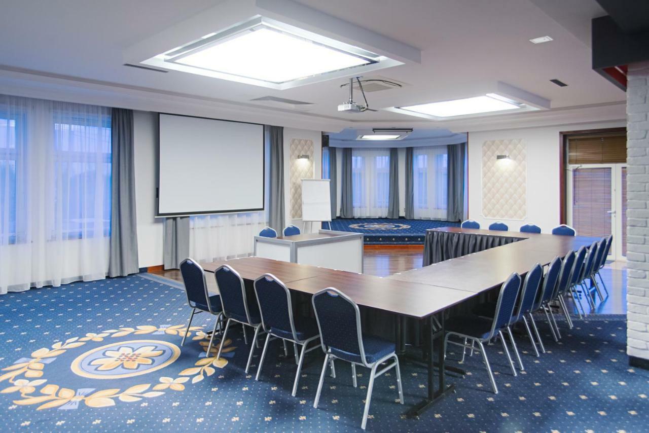 Hotel Zlote Deby Varsó Kültér fotó